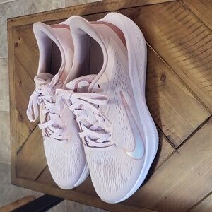 Nike Air Zoom Winflo 7 Women's 9.5